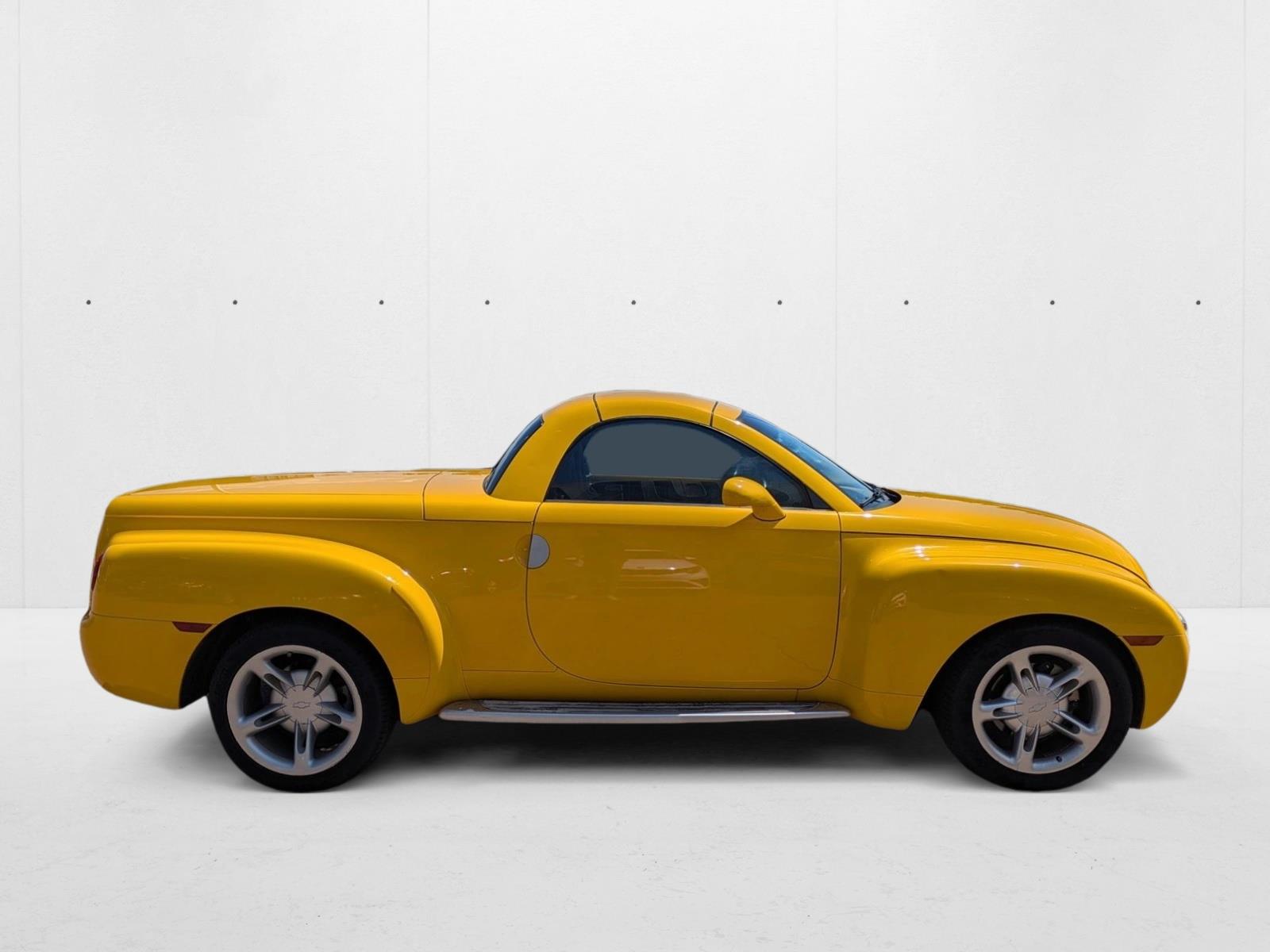 2004 Chevrolet SSR photo 4