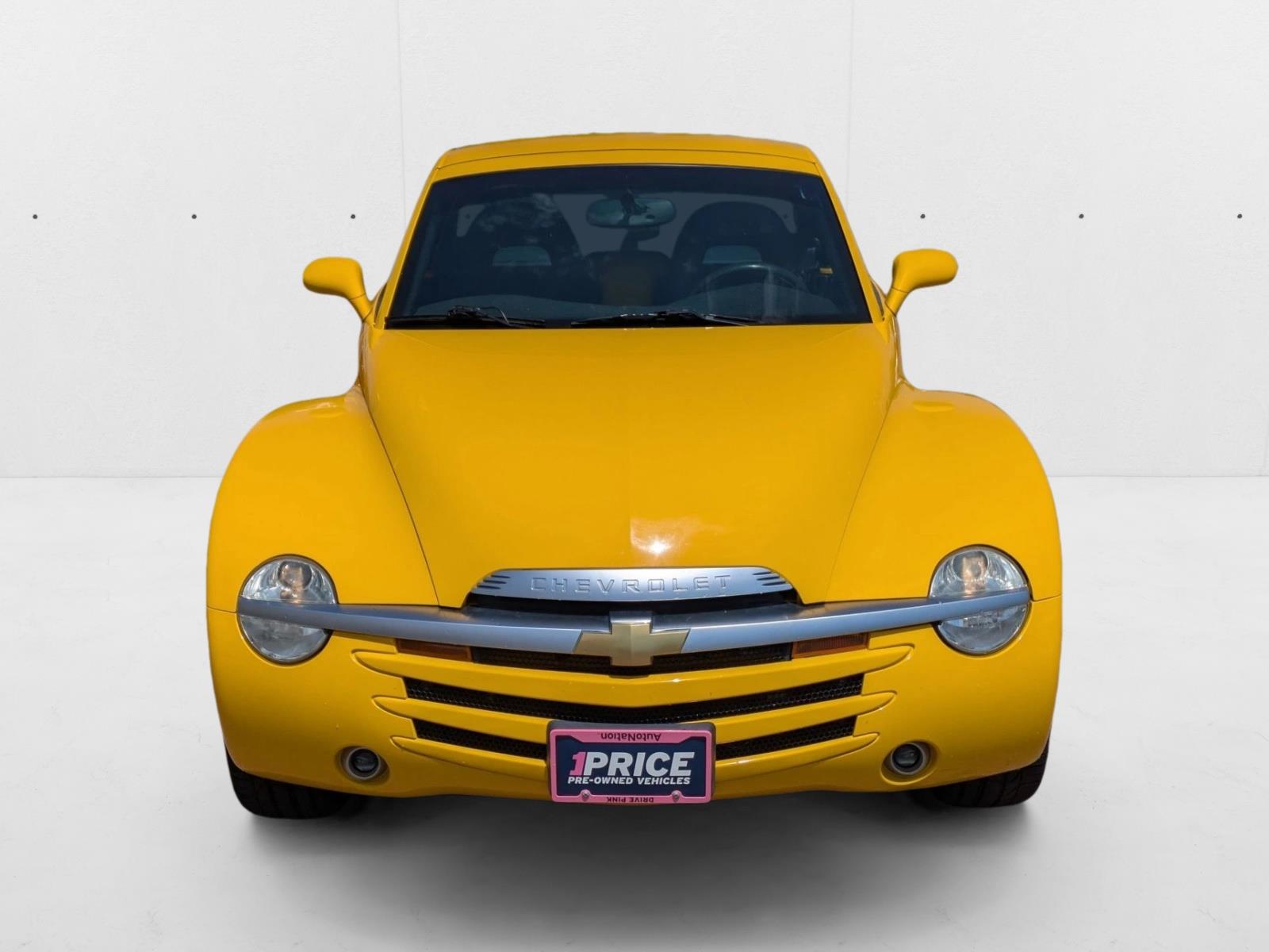 2004 Chevrolet SSR photo 2