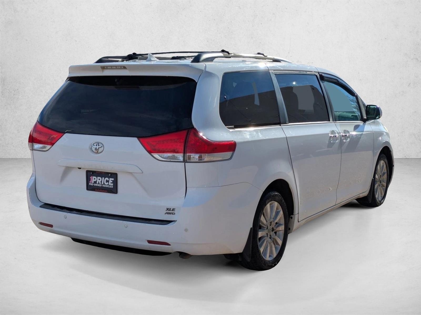 2013 Toyota Sienna XLE photo 4