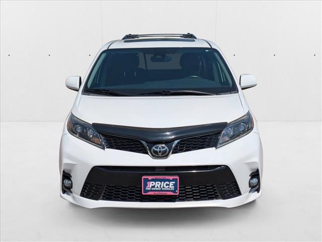 2019 Toyota Sienna SE photo 2