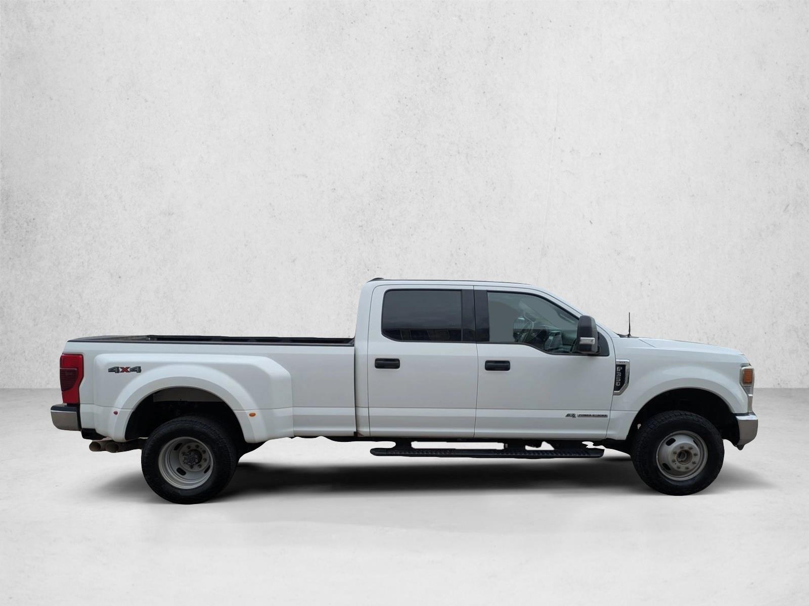 2022 Ford F-350 XLT photo 4