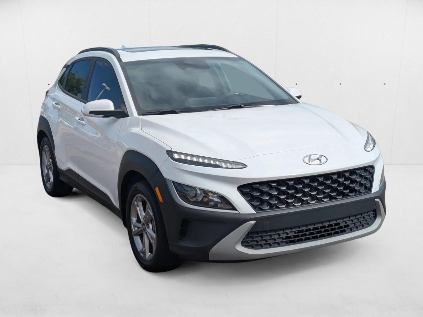 2022 Hyundai Kona SEL photo 2