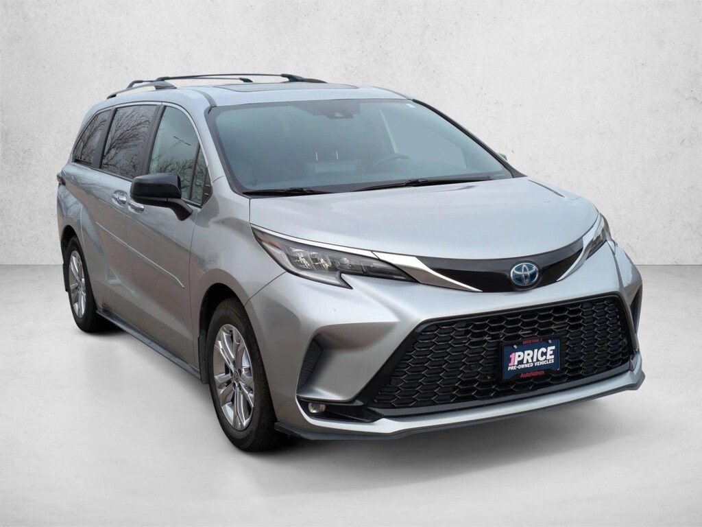 Used 2022 Toyota Sienna XSE Mini-van Passenger