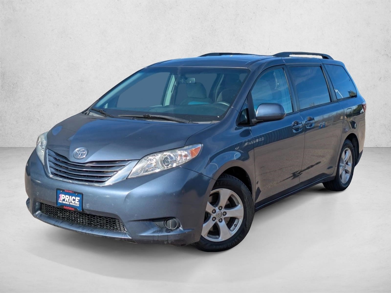 2017 Toyota Sienna LE's photo
