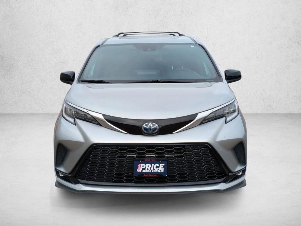 Used 2022 Toyota Sienna XSE Mini-van Passenger