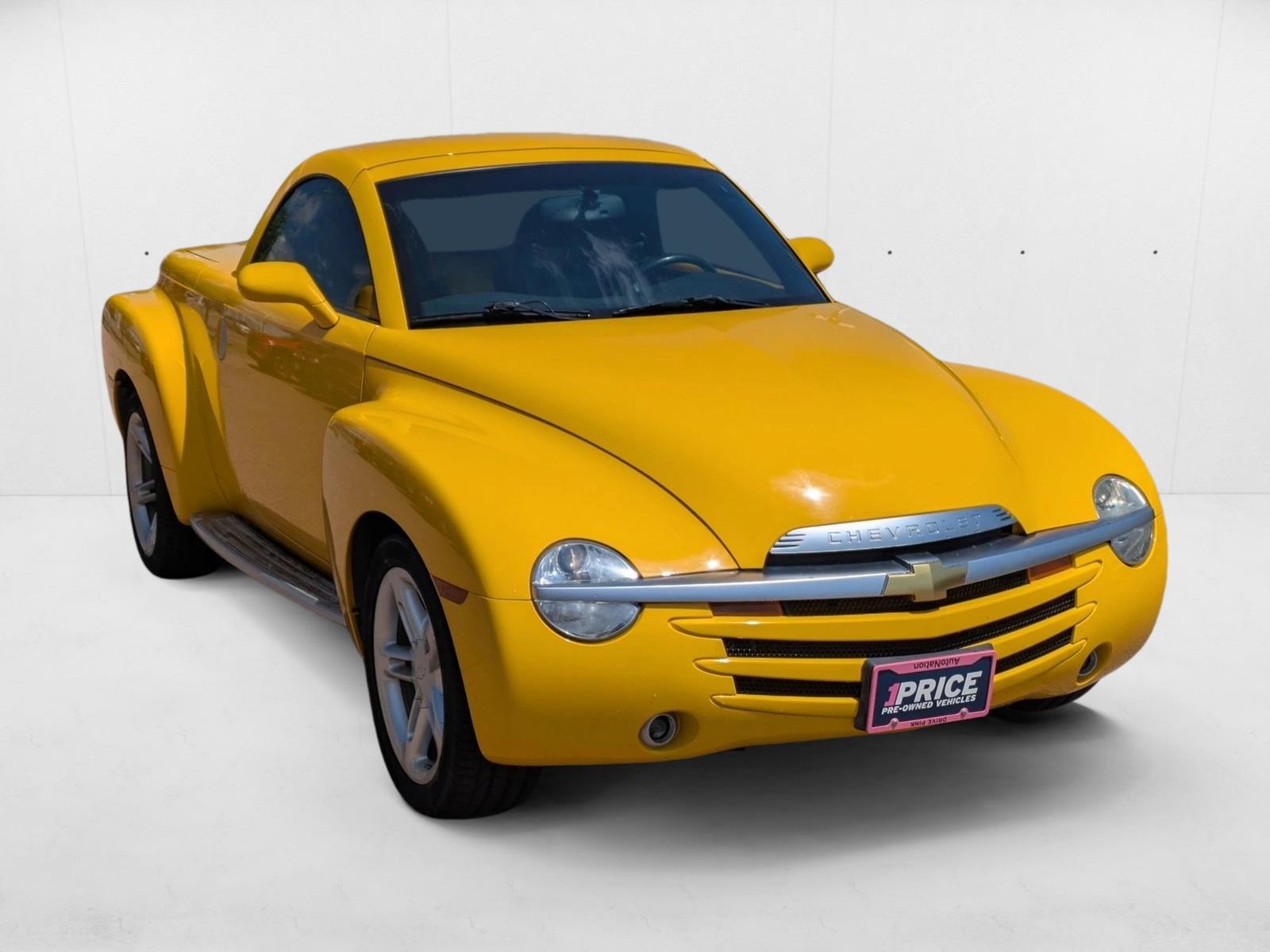 2004 Chevrolet SSR photo 3