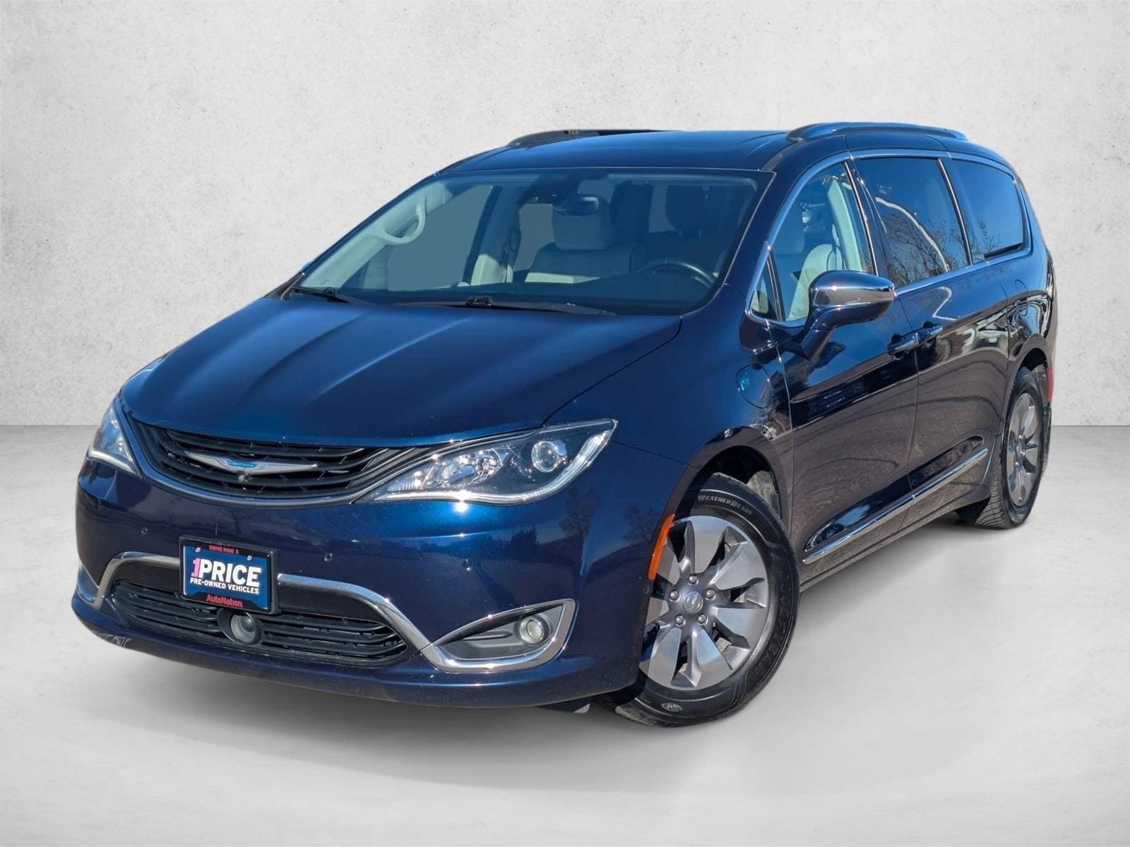 2019 Chrysler Pacifica Hybrid Limited's photo