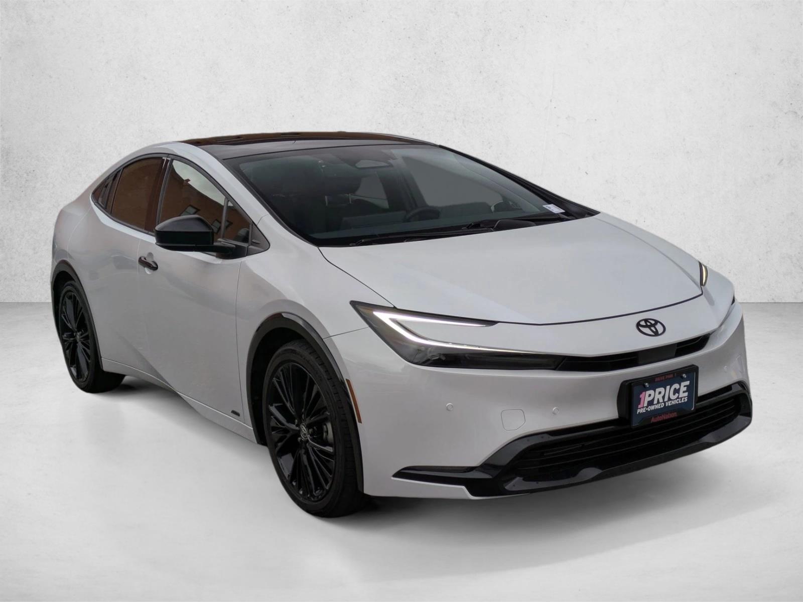 2025 Toyota Prius photo 3