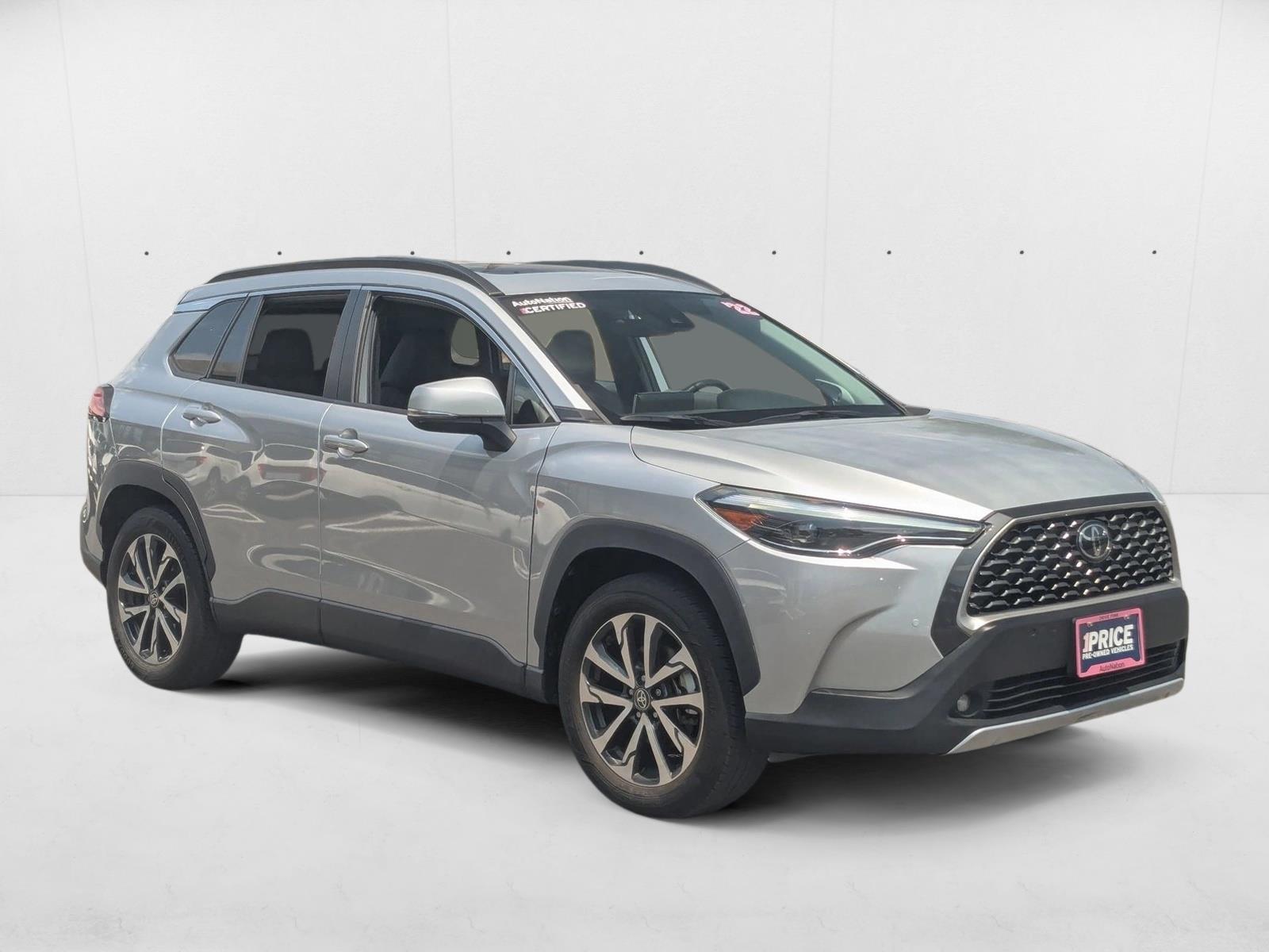 2022 Toyota Corolla Cross XLE photo 3