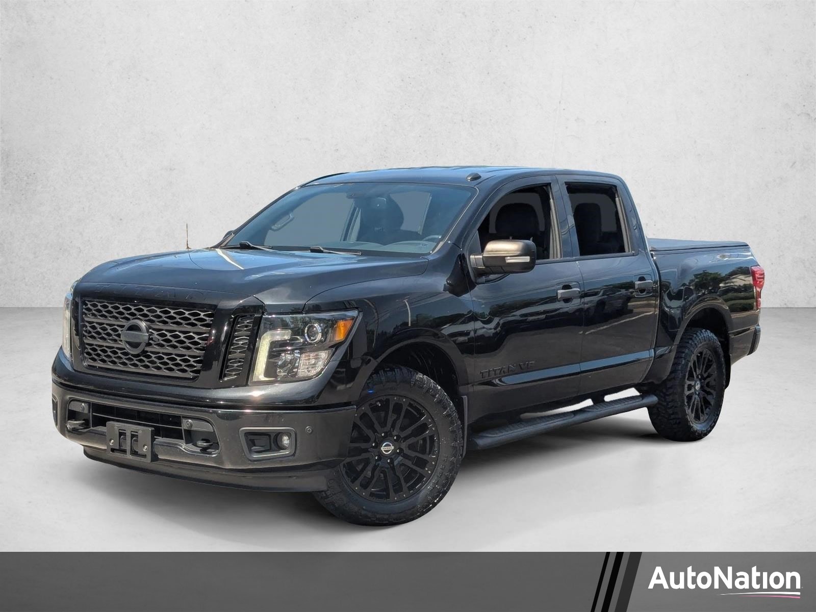 2019 Nissan Titan SV 4X4 Crew Cab's photo