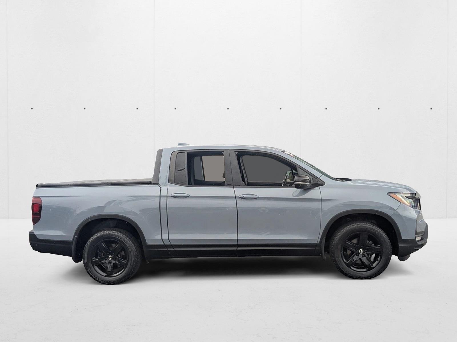 2022 Honda Ridgeline Black Edition photo 2