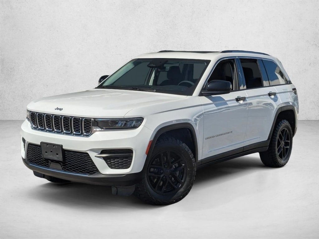 Used 2023 Jeep Grand Cherokee Laredo SUV