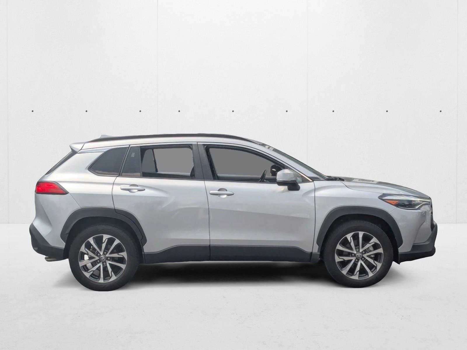 2022 Toyota Corolla Cross XLE photo 4