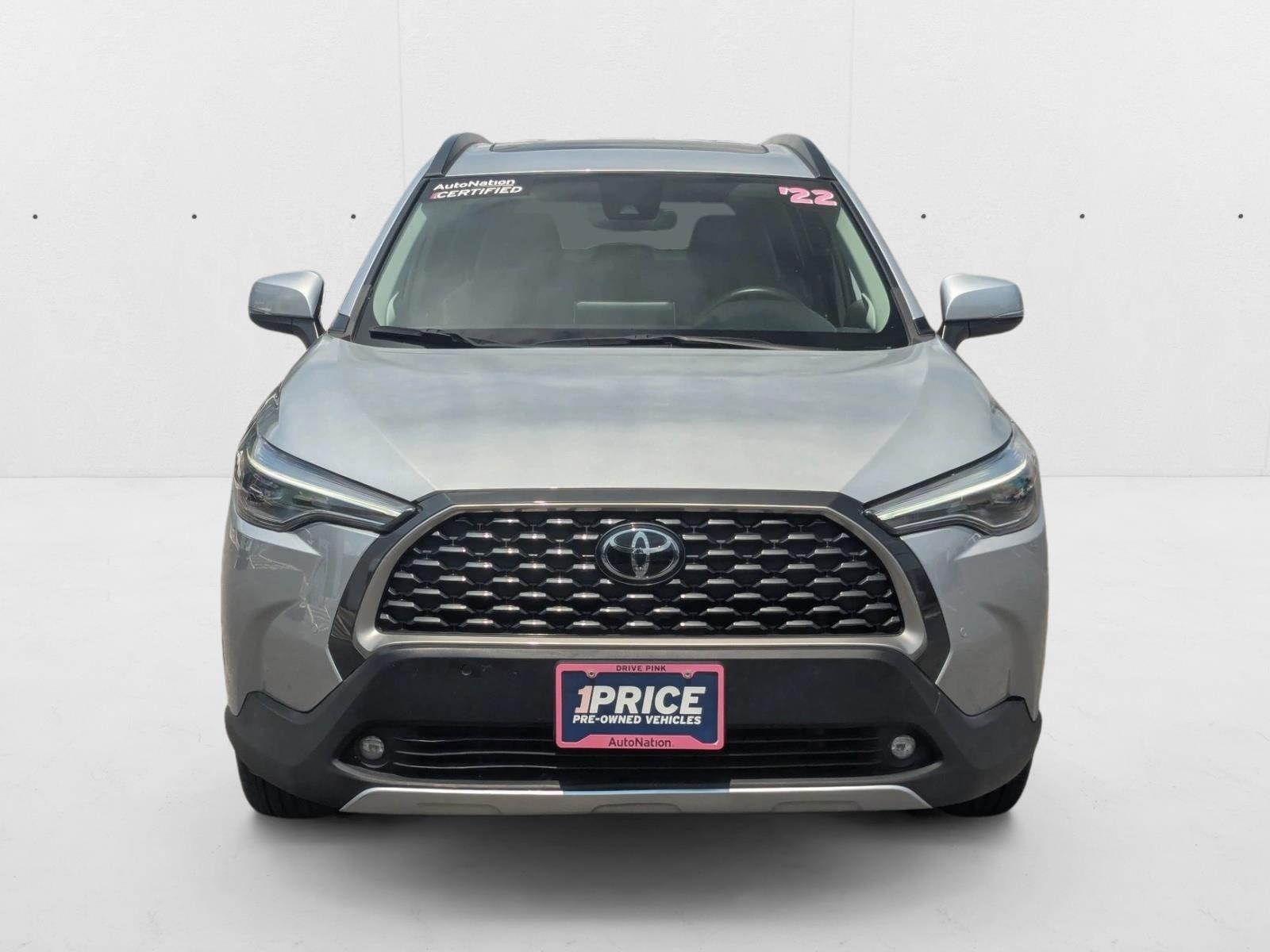 2022 Toyota Corolla Cross XLE photo 2
