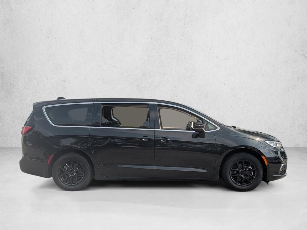 Used 2023 Chrysler Pacifica Touring L Van Passenger Van