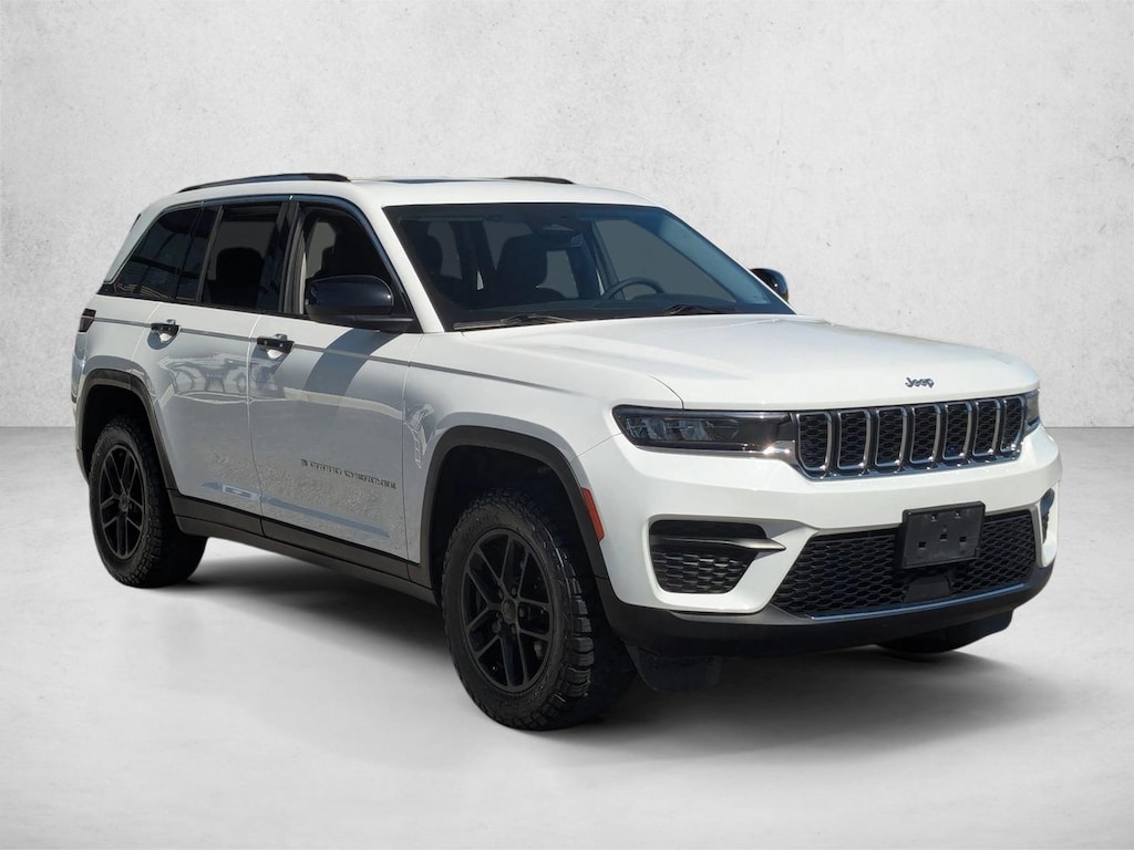 Used 2023 Jeep Grand Cherokee Laredo SUV