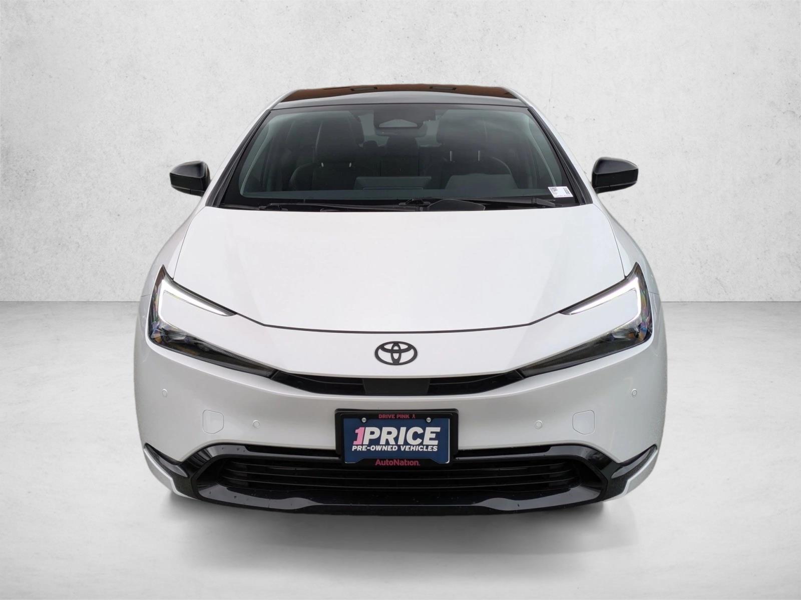 2025 Toyota Prius photo 2
