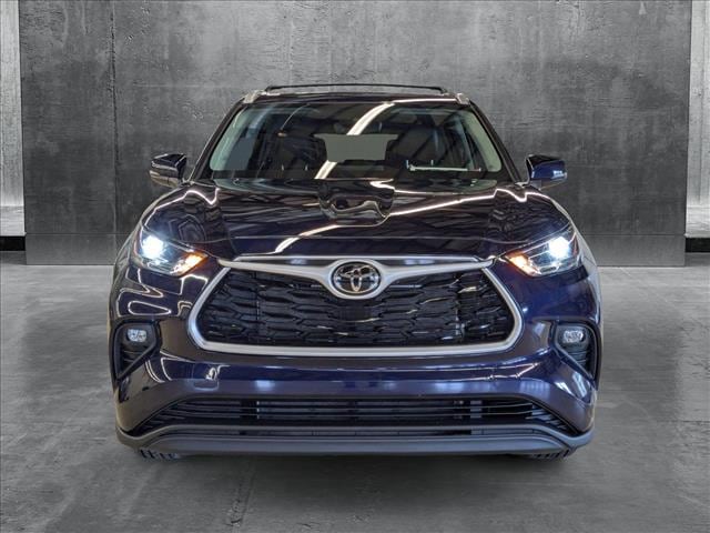 Used 2022 Toyota Highlander XLE with VIN 5TDHZRBH9NS194242 for sale in Amherst, OH