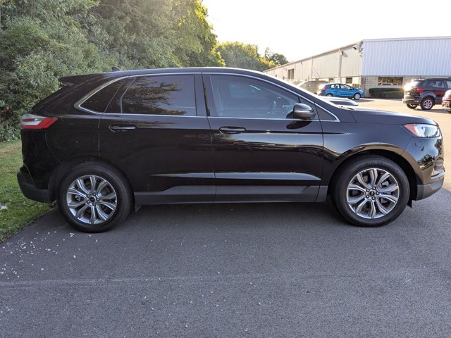 2024 Ford Edge Titanium photo 4