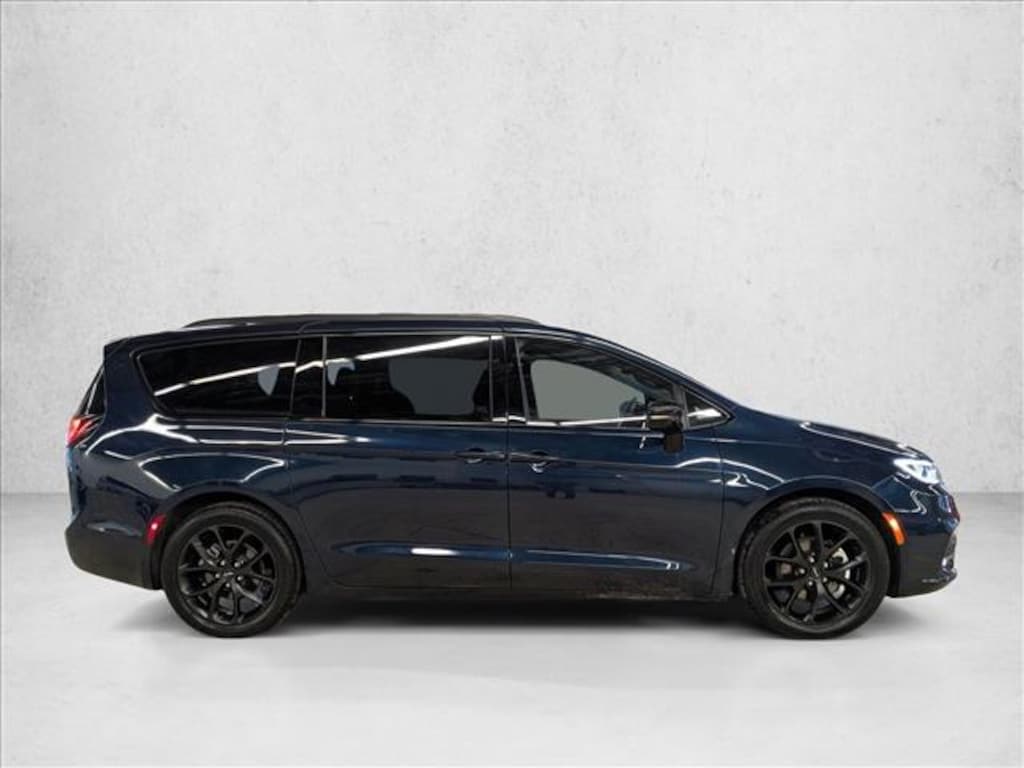 Used 2025 Chrysler Pacifica Limited Van Passenger Van