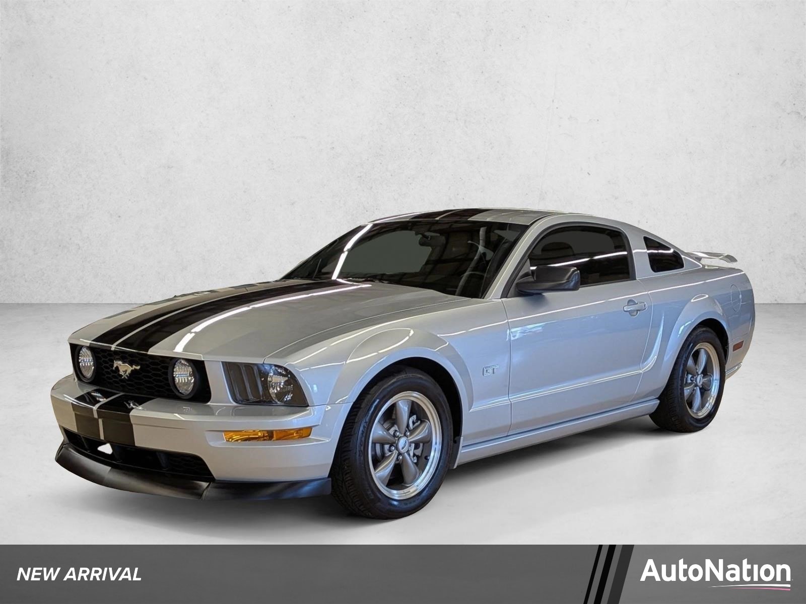 2005 Ford Mustang GT Deluxe's photo