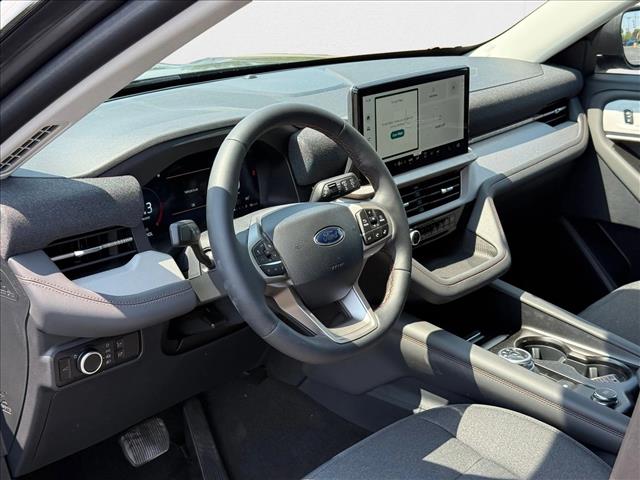 2025 Ford Explorer photo 2