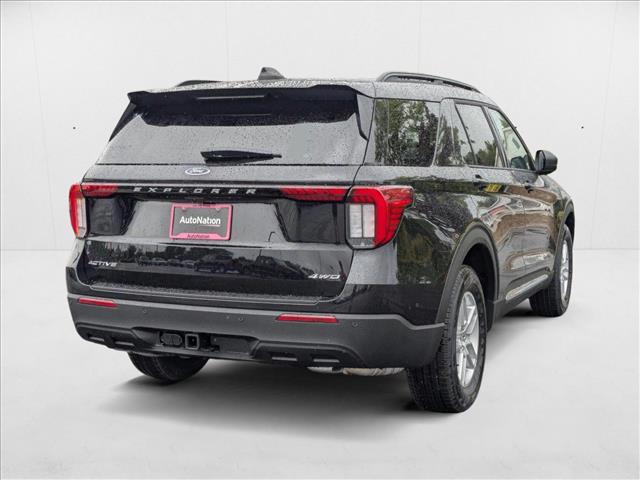 2025 Ford Explorer photo 2
