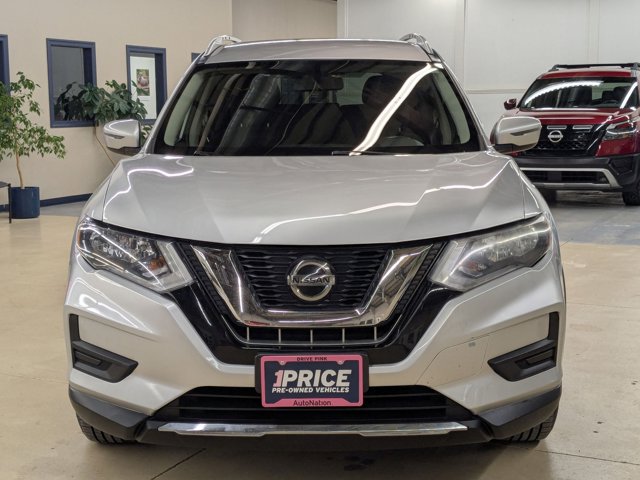 2018 Nissan Rogue SV photo 2