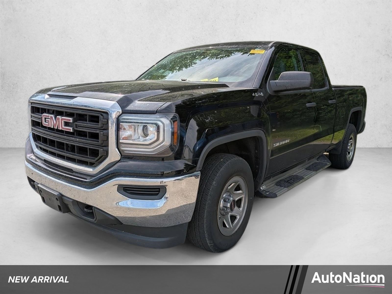 2017 GMC Sierra 4WD Double Cab Standard Box's photo