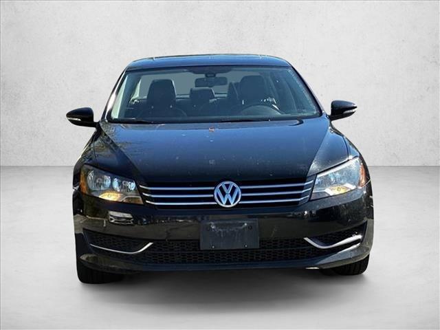 2012 Volkswagen Passat SE photo 2