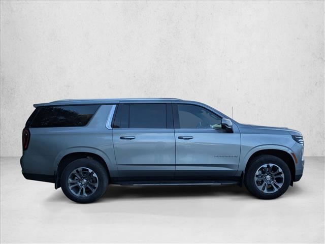2025 Chevrolet Suburban LS photo 4