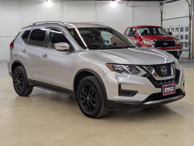 2018 Nissan Rogue SV photo 3