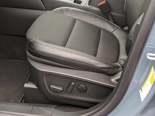 2025 Ford Escape photo 3