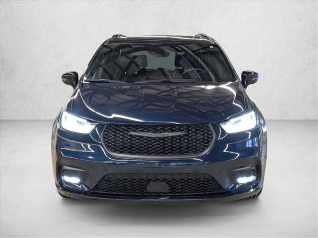 Used 2025 Chrysler Pacifica Limited Van Passenger Van