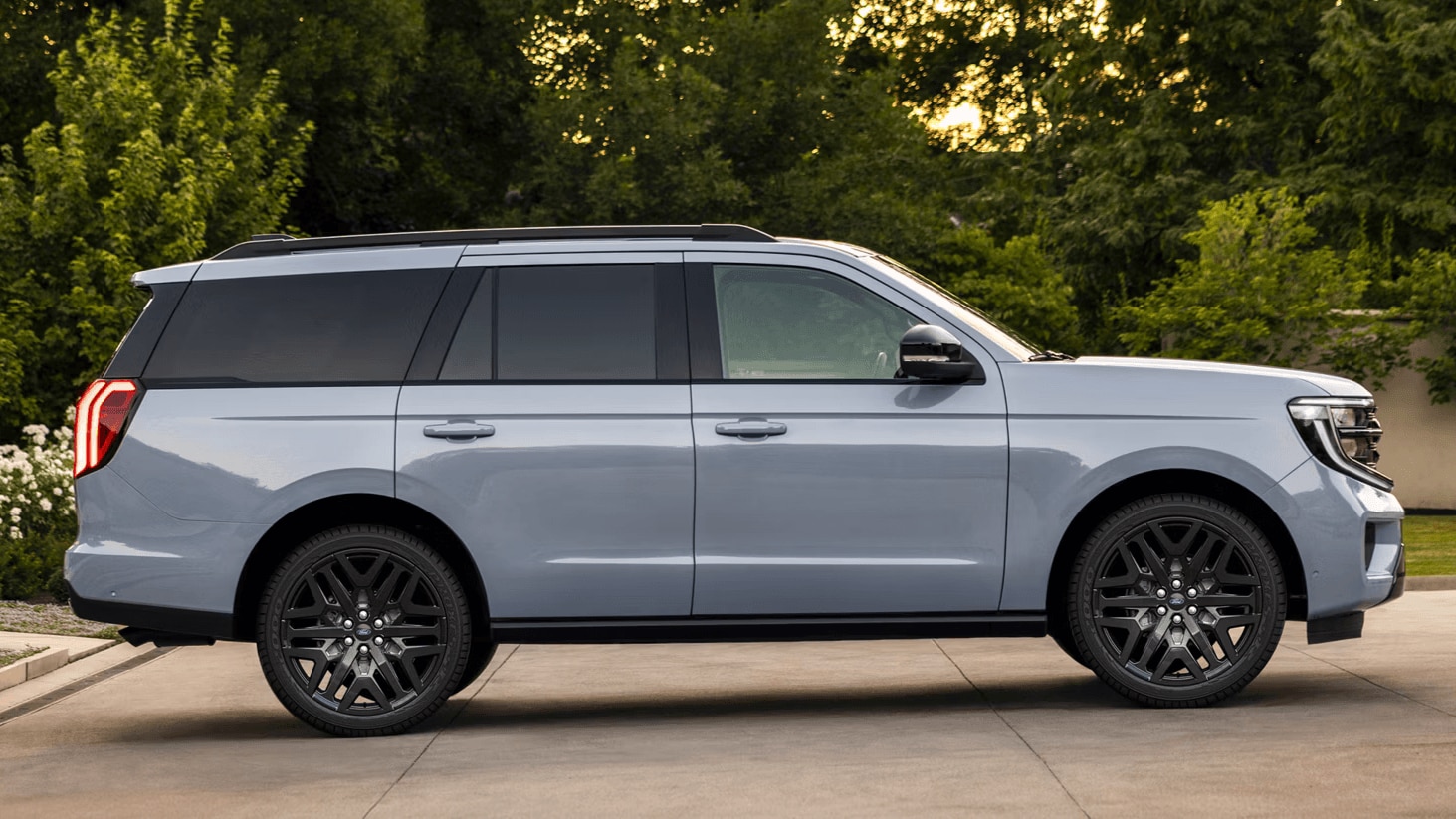 Ford Expedition in Glacier Gray Metallic