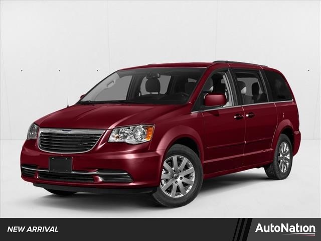 2016 Chrysler Town & Country Touring's photo
