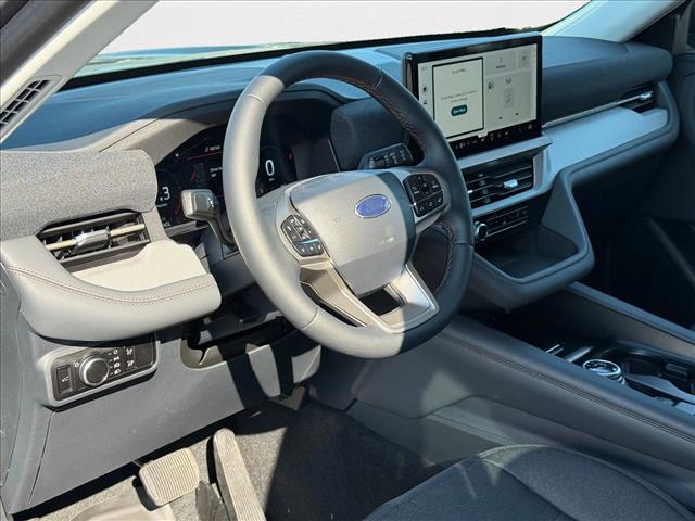 2025 Ford Explorer photo 3
