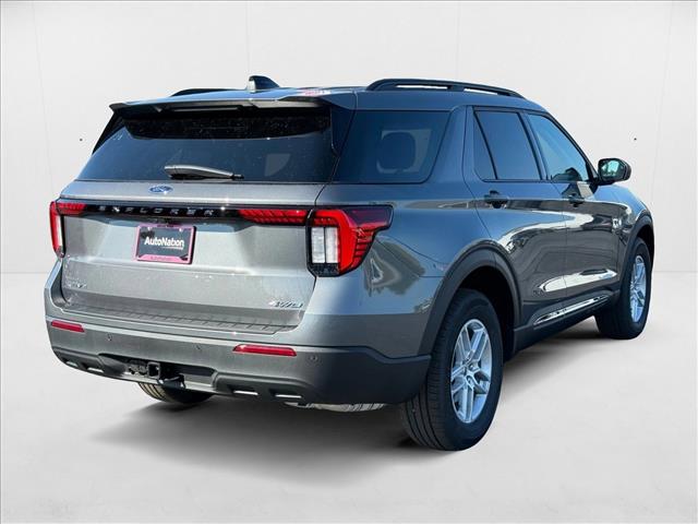 2025 Ford Explorer photo 2