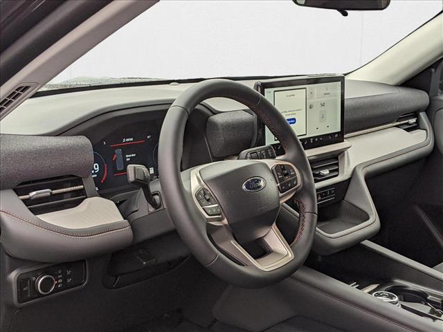 2025 Ford Explorer photo 3