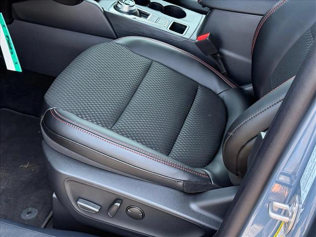 2025 Ford Escape ST-Line photo 4