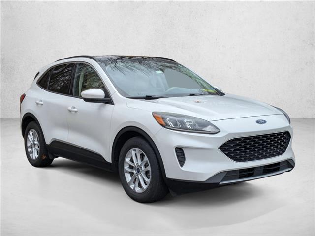 2020 Ford Escape SE photo 3
