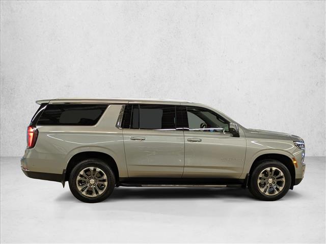 2025 Chevrolet Suburban LS photo 4