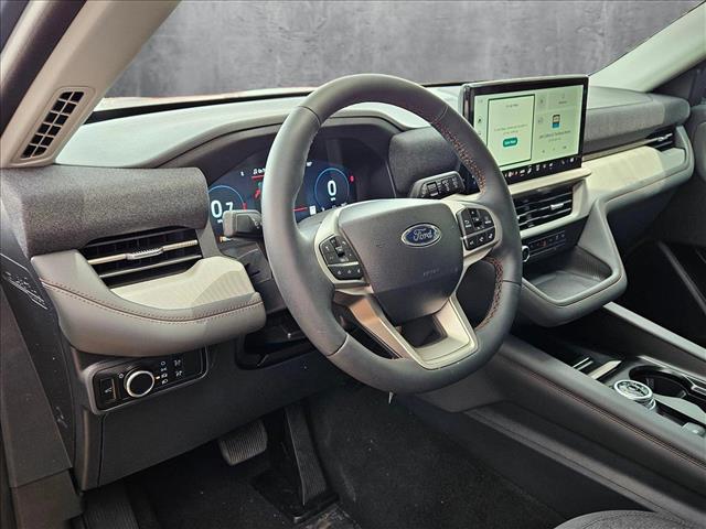 2025 Ford Explorer photo 3