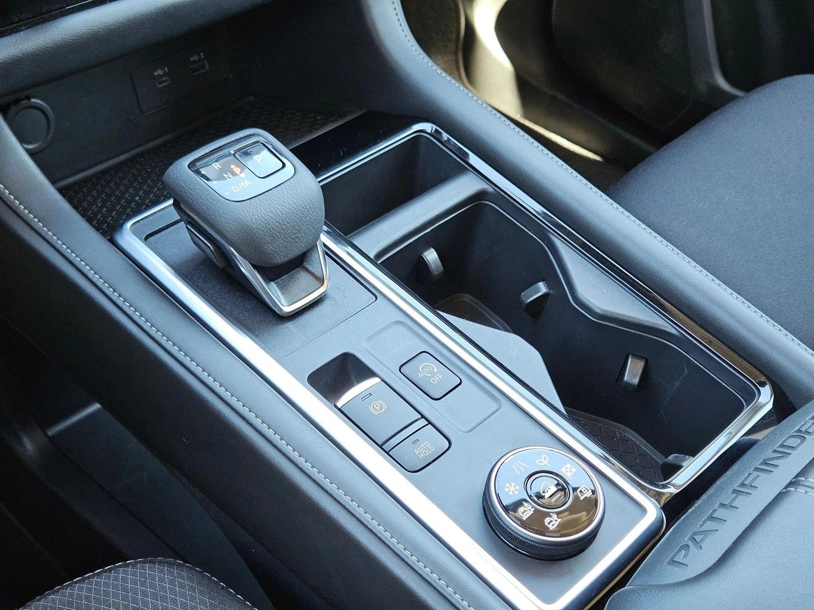 2025 Nissan Pathfinder SV - Photo 12