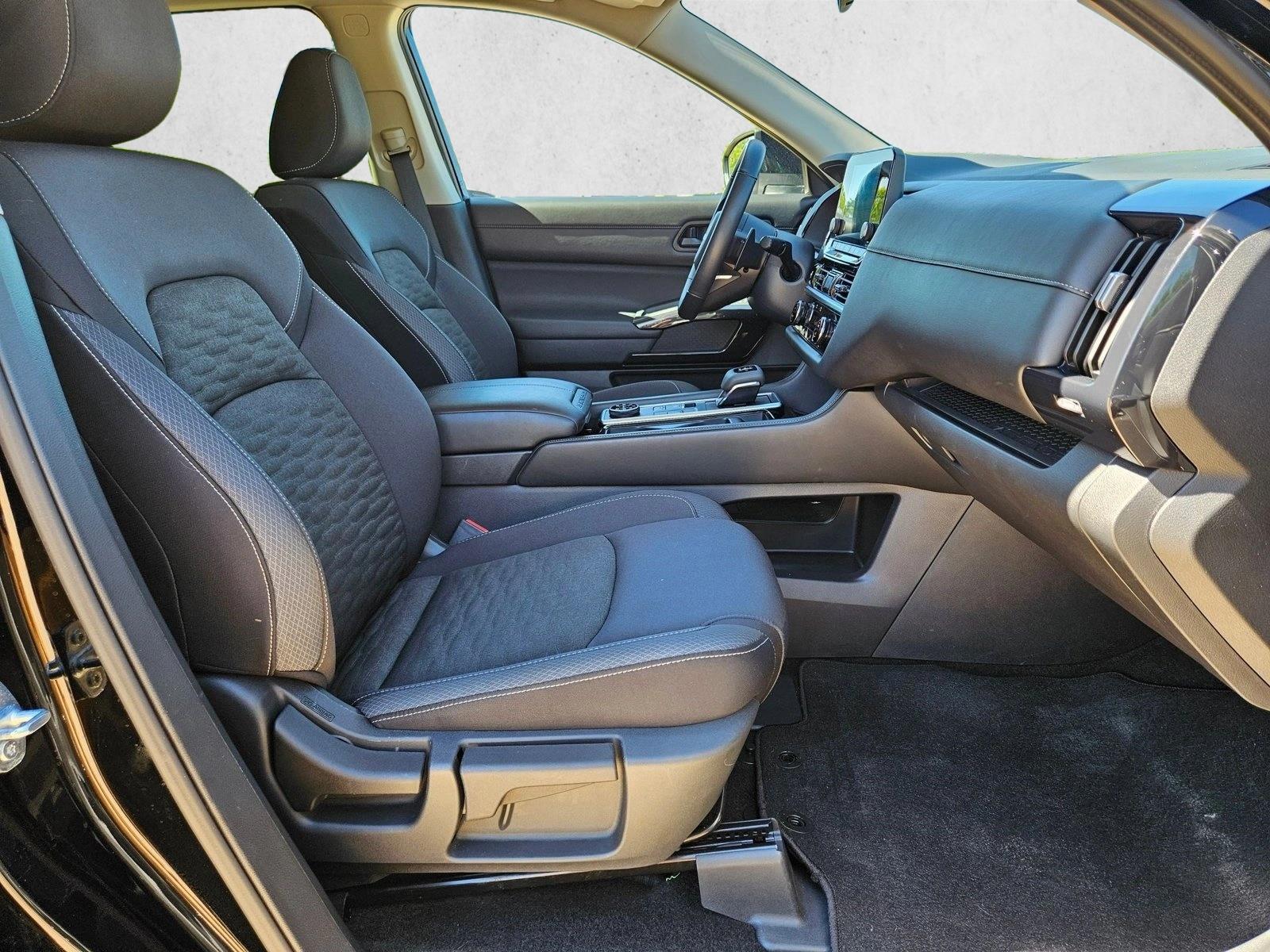 2025 Nissan Pathfinder SV - Photo 21