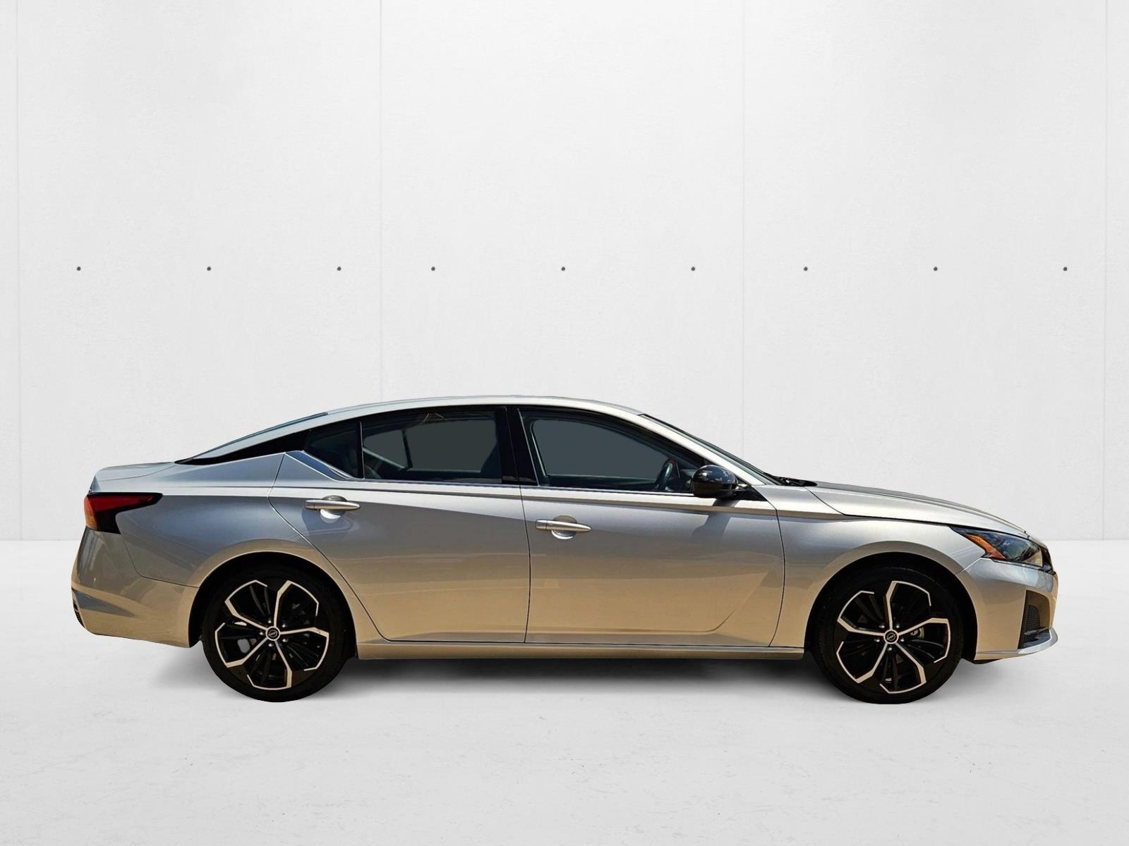 2024 Nissan Altima 2.5 SR photo 4