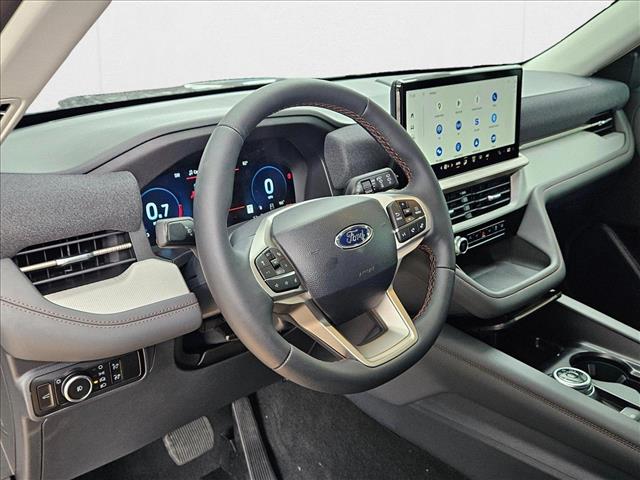 2025 Ford Explorer photo 2