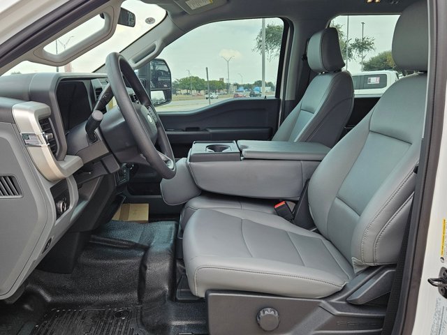 2025 Ford F-350 XL photo 4
