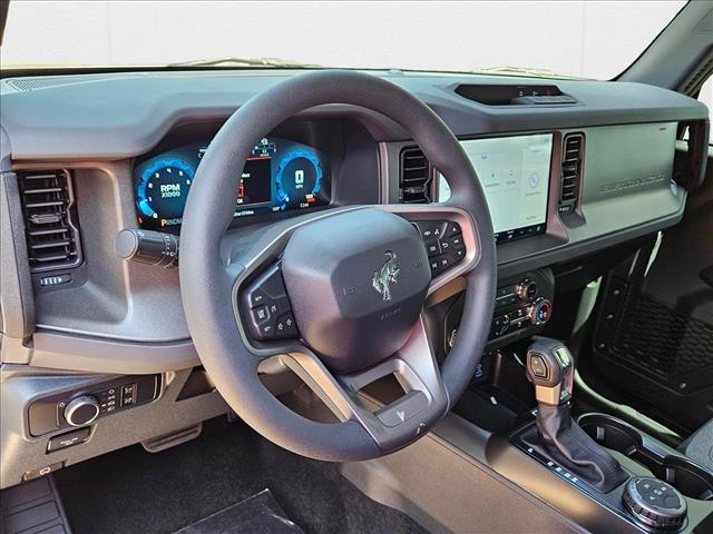 2025 Ford Bronco Base photo 3