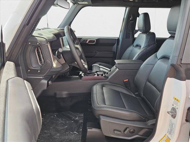 2025 Ford Bronco Outer Banks photo 4